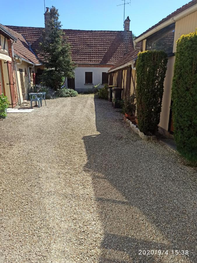 Agreable Studio Dans Le Centre Historique La Ferte-Saint-Aubin Bagian luar foto